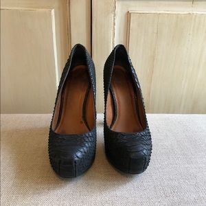 Pour La Victorie Heels